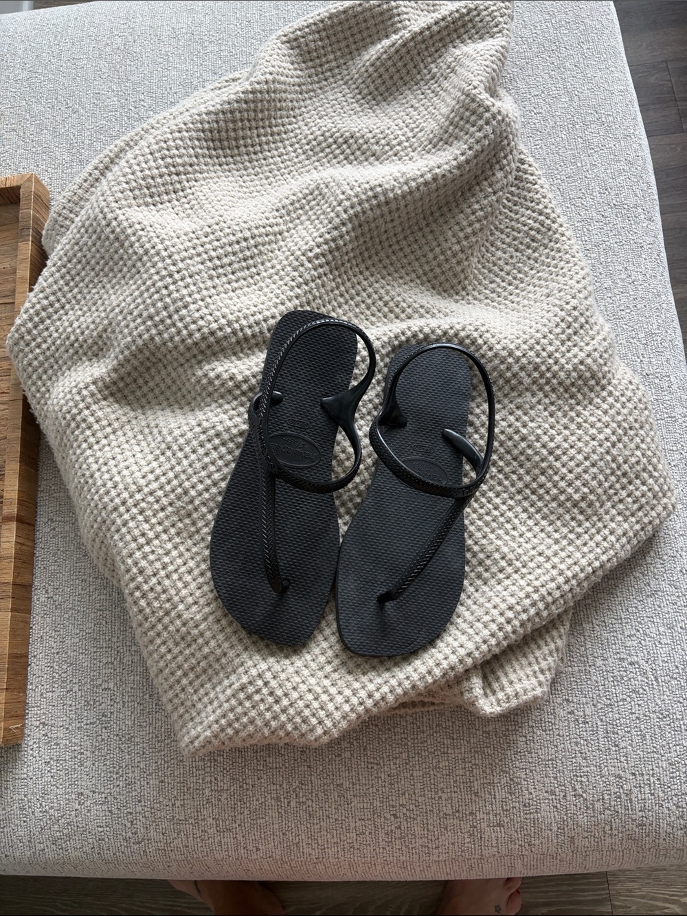 NWOT Havaianas flash Black Strappy Women's Sandals 39-40 (sizes 7-8)